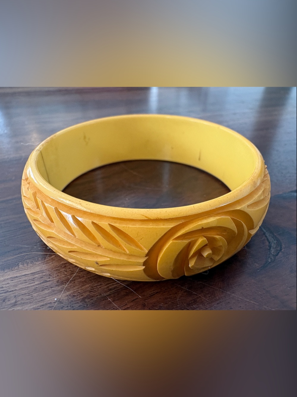 RARE VTG BAKELITE Deep Carved Roses Flower Butterscotch Caramel Bangle Bracelet